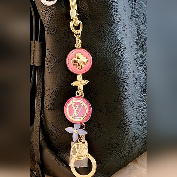 Authentic Louis Vuitton Preppy flowers Bag Charm. New w/box & dust bag - Picture 5 of 12